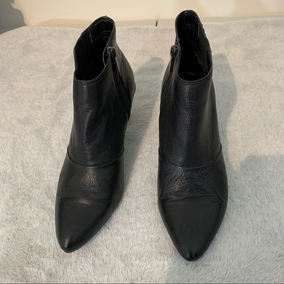Kenneth Cole Real Leather Booties Size 8.5 Gorgeous on look like spats! - Picture 2 of 16
